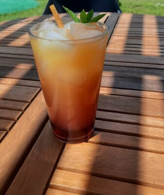 Tequila sunrise. Przepis na słoneczny drink