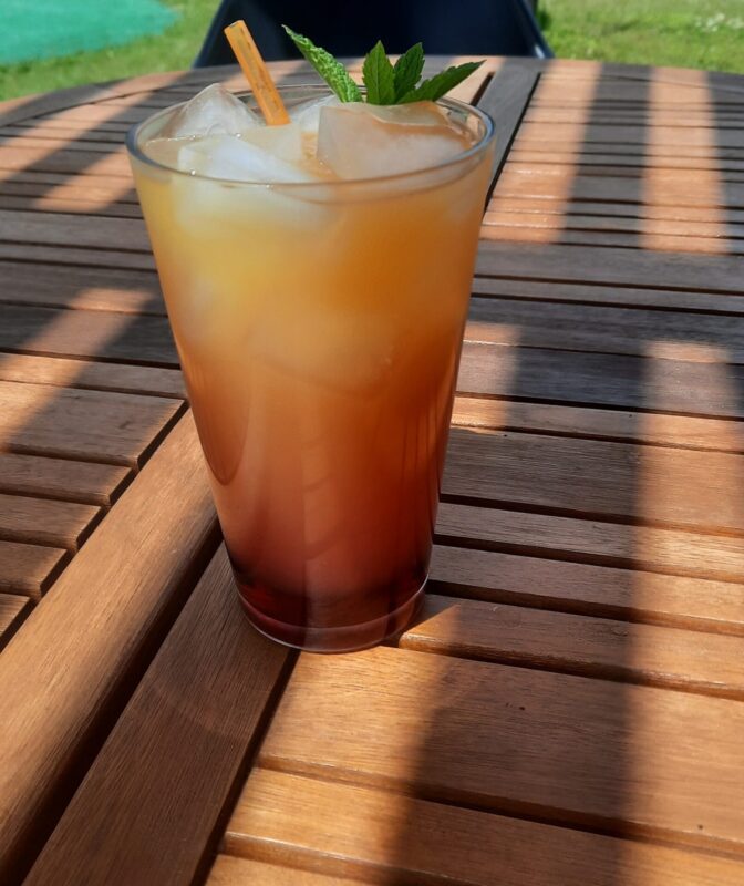 Tequila sunrise. Przepis na słoneczny drink