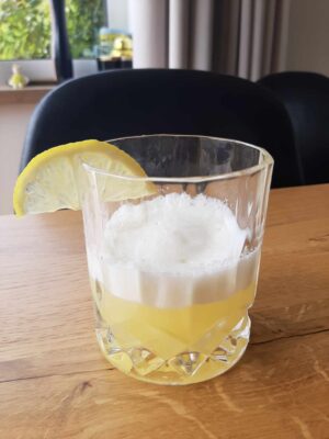 Whisky Sour. Prosty przepis na klasyczny drink