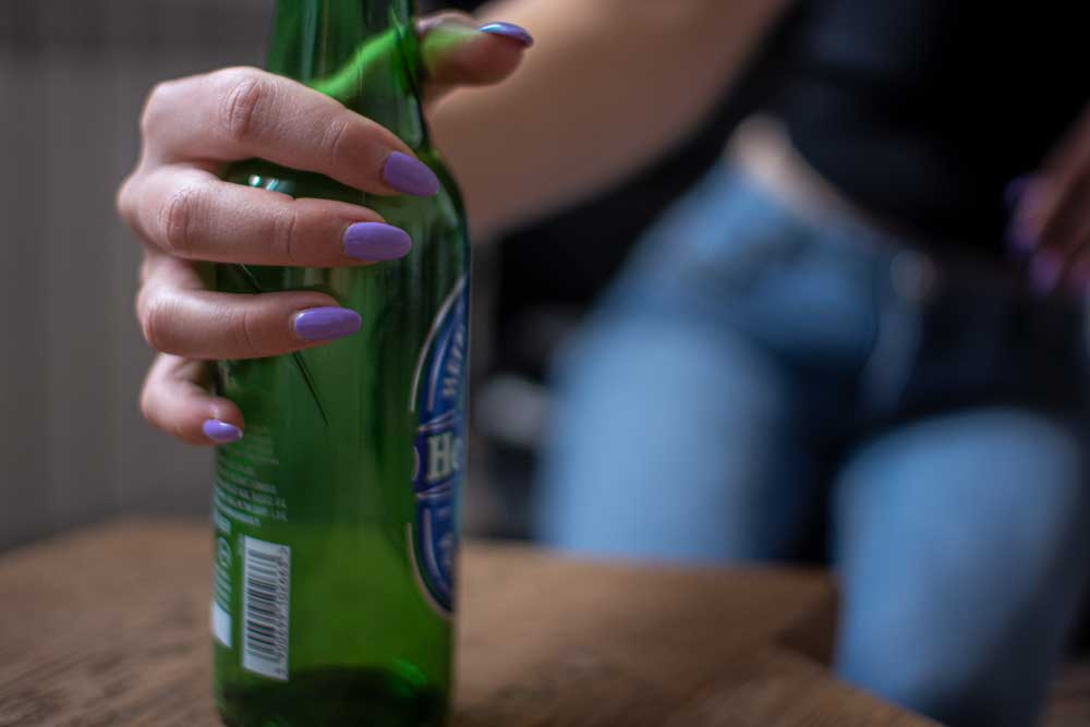 Wpływ alkoholu na cerę i paznokcie