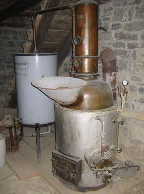 Bimber, czyli samogon, okowita, brymucha, księżycówka...