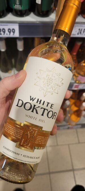 Recenzja Wina: White Doctor White Dry Chardonnay - Elegancja i Kontrowersja w Jednym